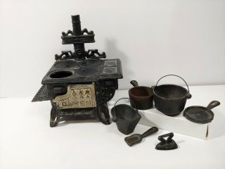 Vintage Miniature Queen Cast Iron Stove Salesman Sample,  Accessories