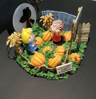 Dept 56 Peanuts IT ' S THE GREAT PUMPKIN Lit Scene with Snoopy Retired 56.  59095 3