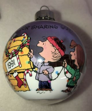 Snoopy Peanuts Charlie Brown Hallmark Christmas Vintage Glass Ball Ornament 1991