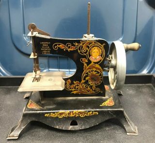 Vintage Lindstrom Little Miss Hand Crank Sewing Machine Usa Made