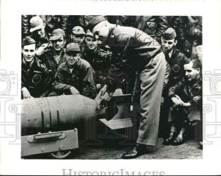 1963 Press Photo Members Of The Doolittle Raiders Pose With Bomb In World War Ii