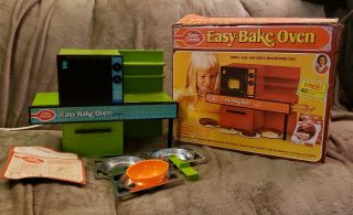 Vintage Toy Kenner Betty Crocker Easy Bake Oven 1973 3 Pans Cookbook Look