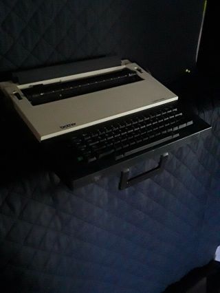 Brother Compactronic Ce - 222 Vintage Portable Electric Typewriter