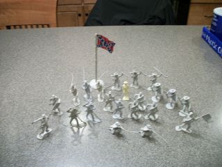 21 Vintage Marx Blue And Gray Civil War Playset Gray Soldiers,  Lee And Tin Flag