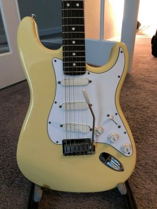 1988 Fender Stratocaster / Strat Plus Vintage Yellow