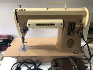 VINTAGE SINGER SEWING MACHINE MODEL 301A with CASE & Accessories 2