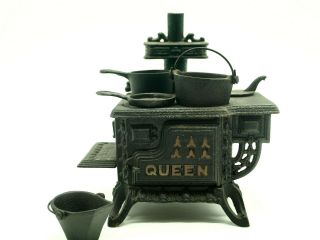 Vintage Miniature " Queen " Cast Iron Stove Salesman Sample,  Accessories