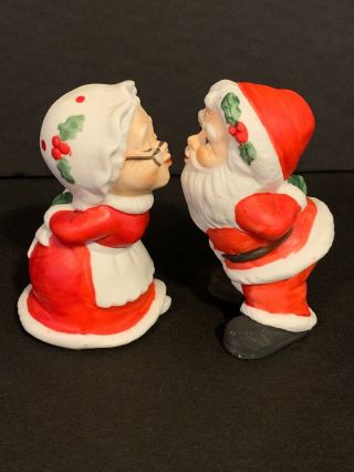 Mr & Mrs Santa Claus Kissing Figurines Christmas Retro 02199 Lefton? Vintage