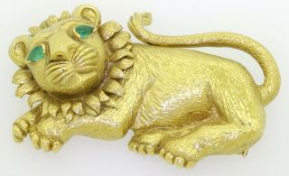 David Webb vintage heavy 18K gold.  50CTW Pear cabochon emerald eyed lion brooch 2