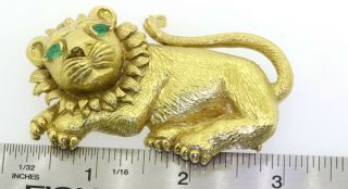 David Webb vintage heavy 18K gold.  50CTW Pear cabochon emerald eyed lion brooch 3