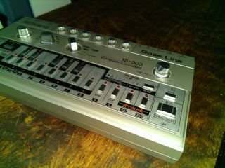 Roland TB - 303 Bassline Analog Synthesizer,  vintage professionally 3
