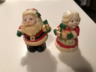 Vintage Christmas Salt And Pepper Shakers Santa And Mrs Claus 3 " Hallmark Cards
