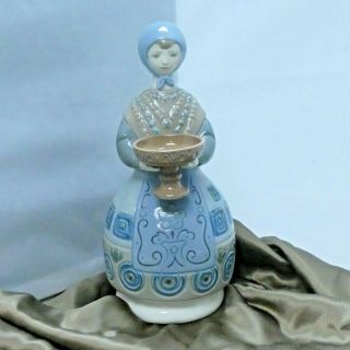 Lladro Hand Made In Spain Daisa Girl Wearing Headscarf With Cup Figurine 10 "
