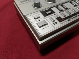 Roland TB - 303 Bass Line & TR - 606 Dramatix (Vintage originals) w/manuals & power 2
