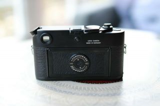 Leica M6 0.  85 TTL Rangefinder Film Camera w / Voightlander 50mm f2.  5 vintage len 2