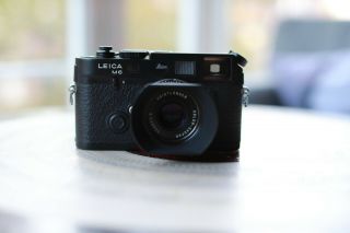 Leica M6 0.  85 TTL Rangefinder Film Camera w / Voightlander 50mm f2.  5 vintage len 3