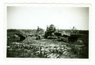 German 150mm Artillery Gun And Shells.  Ww2 Photo