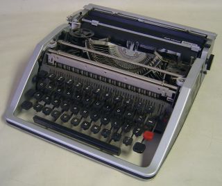 Olivetti Underwood Lettera 33 Vintage Portable Typewriter;