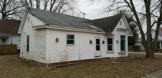 Vintage Fixer Upper Home In Small West Central Il Town - Quaint House Land