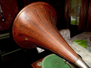 Vintage antique Victor V 5 phonograph with spearpoint horn all 3