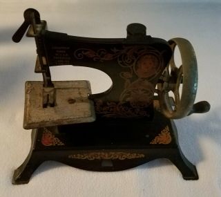 Lindstrom Little Miss Toy Sewing Machine Metal Hand Crank - Usa Patented