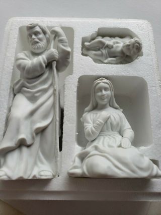 Vintage Avon Nativity Holy Family Collectibles Figurines 1981 White Set Damage