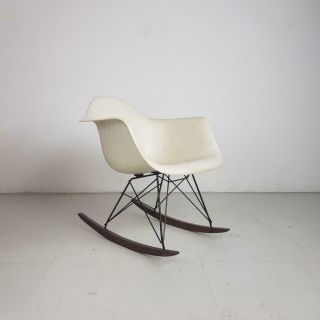 Vintage Eames Herman Miller Rar Rocking Chair In White Parchment 2811