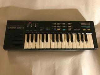 Vintage Casio Sk - 1 Sampling Synthesizer Keyboard 32 Notes With Carrying Case