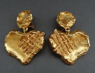 Vtg Christian Lacroix Paris Heart Shape Dangle Gold Tone Metal Clip - On Earrings