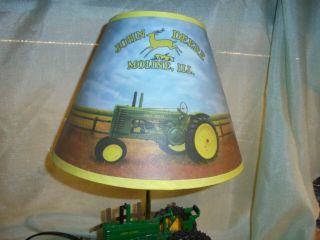 VINTAGE JOHN DEERE TRACTOR LAMP WITH TRACTOR SOUND,  SPINNING REAR WHEELS 3
