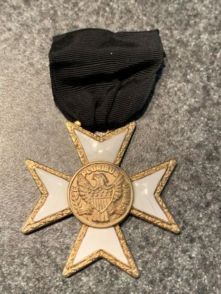 Maltese Cross Freemason Knights Templar Enamel E.  Pluribus Unum Medal Vintage