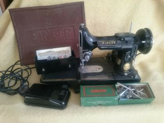 Vintage 222k Featherweight Singer Sewing Machine And Accessories