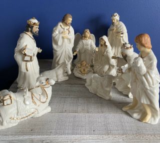 Home For The Holidays • 12 Piece Nativity Set • Nib Wood Base • Porcelain
