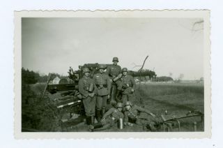 German 150mm Artillery And Crew,  Shell Casings,  Equipment.  Ww2 Photo