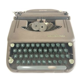 Smith Corona Skyriter Skywriter Typewriter,  With Case