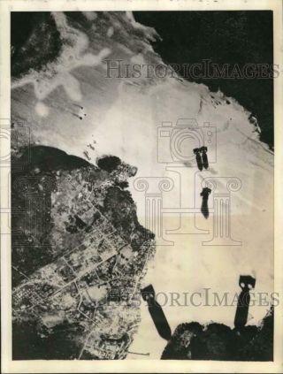 1944 Press Photo Bombs Dropped On Caroline Islands,  Ponape - Pim01338