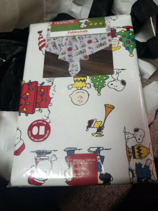 Peanuts Snoopy Christmas Table Cloth 60in X 120in Seats 10 To 12