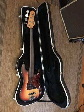 Vintage 1973 Fender Precision Bass Fretless