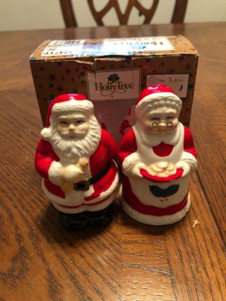 Vintage Hand Painted Santa And Mrs Claus Salt And Pepper Shakers