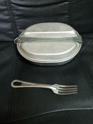 Vintage Ww2 Us Army Military Mess Kit Ea Co.  Dated 1945 W/ Fork