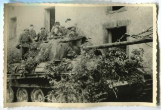 German Wwii Archive Photo: Wehrmacht Soldiers On Armor Of Panzer V Panther Tank