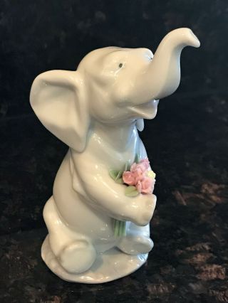 Lladro 6462 " Lucky In Love " Elephant Seated With Flowers -