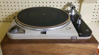 Vintage Thorens Td124 Turntable With Tone Arm & Wood Base.