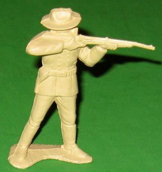 Marx 60 Mm Dark Tan Indian Wars Cavalry.  Standing Shooting Carbine.