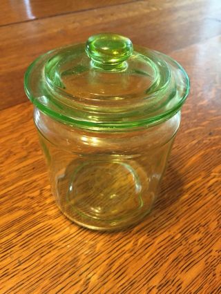 Vintage Green Glass Jar W/lid Approx 5 " High Couple Small Chips In Rim (see Pic)