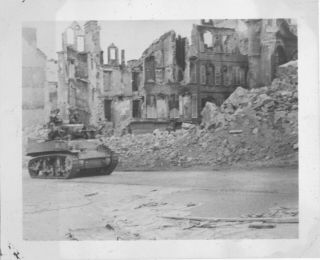 Wwii Summer 1944 Us Army 35th Evac Hosp France Photo St.  Lo Ruins,  Us Tank