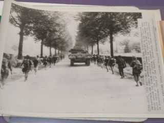Wwii Ap Wire Photo U.  S Infantry & Tanks Near German Border At Aachen 9/19/45 890