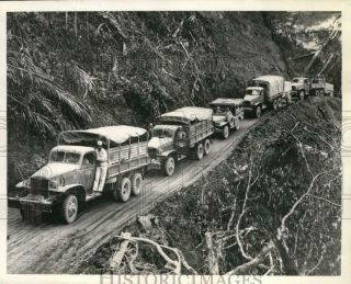 1944 Press Photo Supply Convoy On The Ledo Road In Burma - Pim02469