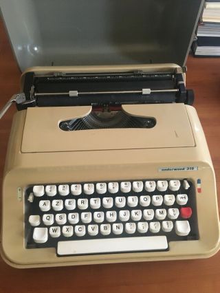 Underwood 319 Typewriter (french)