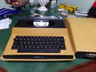 1969 Vintage Royal Electric Yellow Typewriter Apollo 10 Gt Sp - 8000 Japan